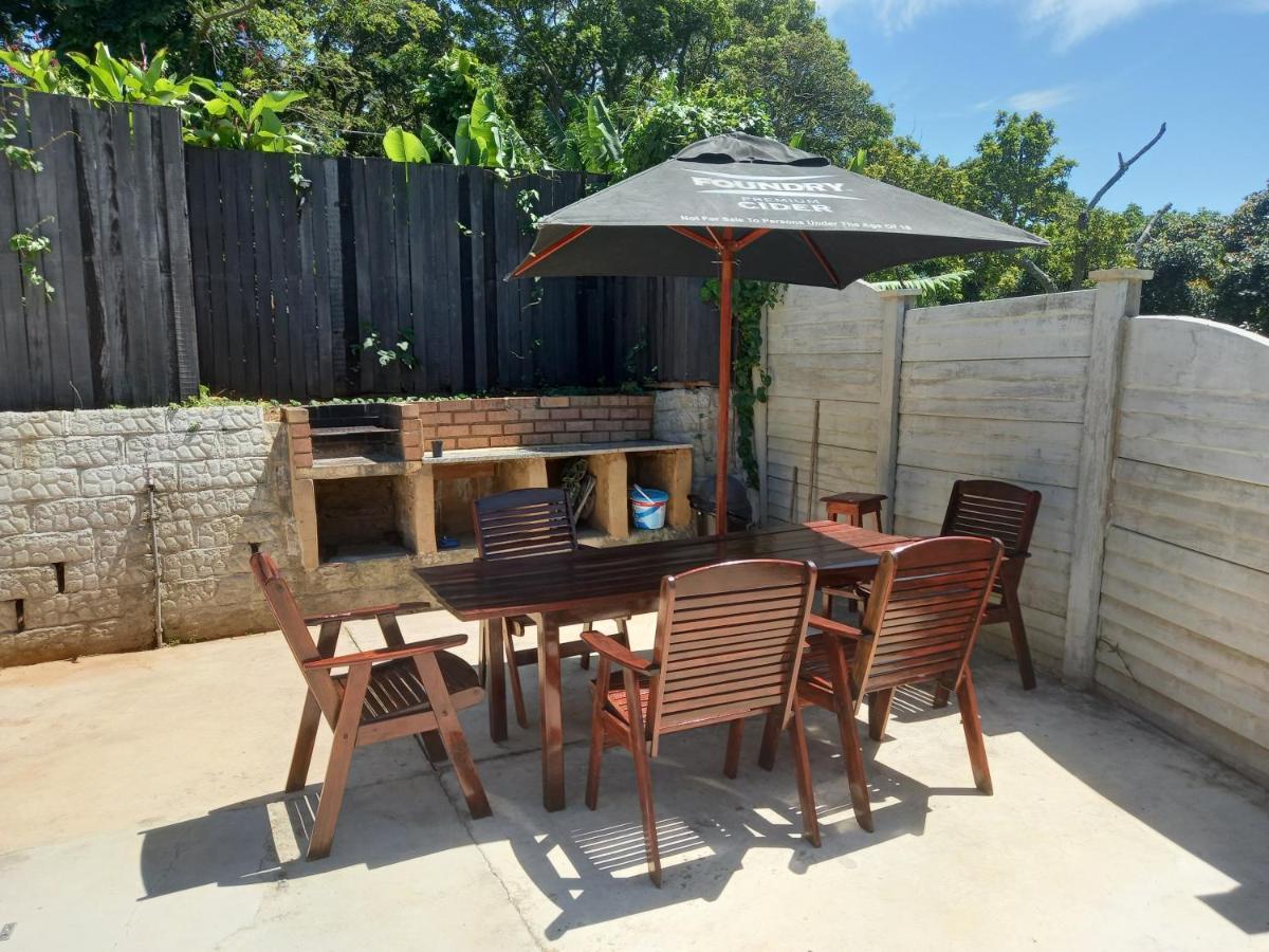 Poolside Guest House Port Shepstone Exterior foto